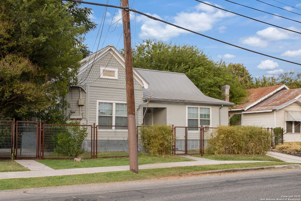 Photo of 1710 S Presa St, San Antonio, TX 78210 (MLS # 1894094)