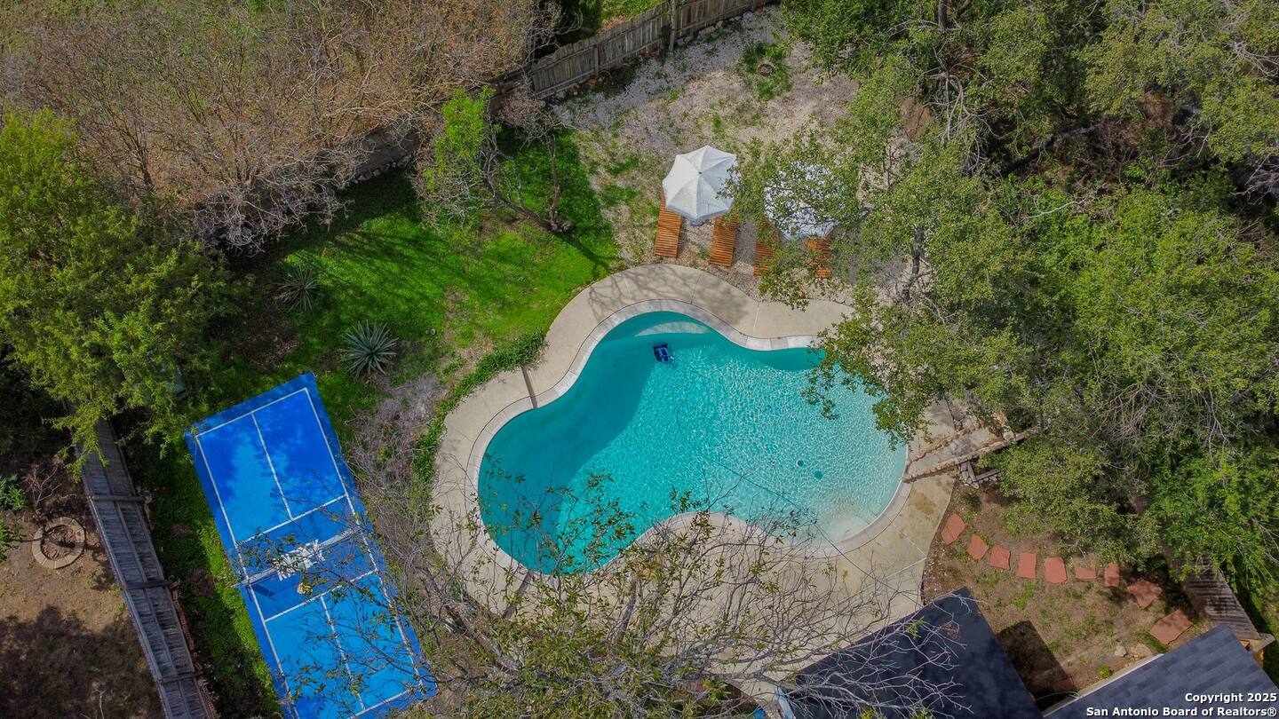 2806 Floral Way