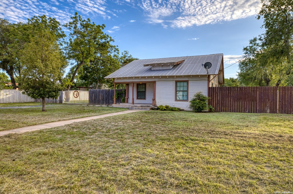Photo of 1231 N HIGH ST, Uvalde, TX 78801 (MLS # 1991683)