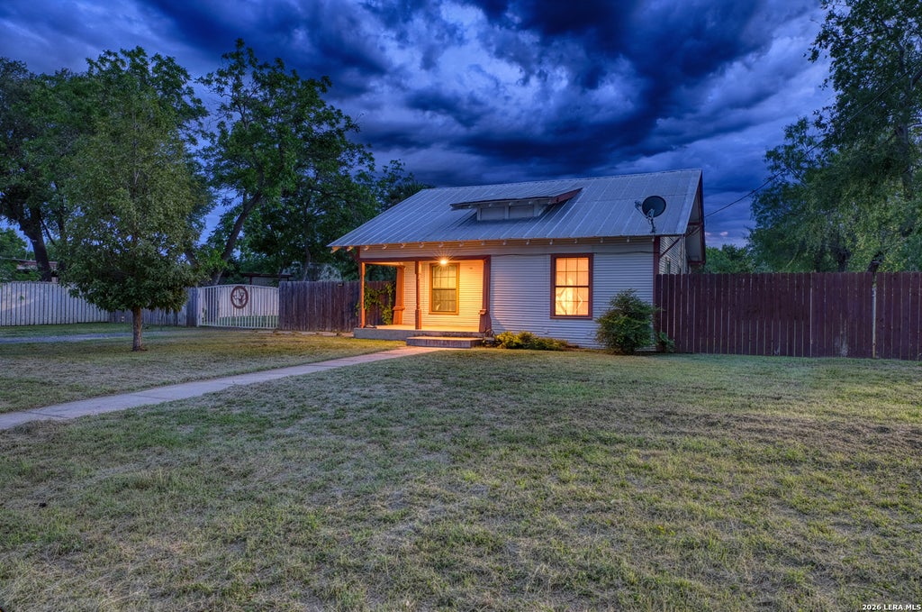 Photo of 1231 N HIGH ST, Uvalde, TX 78801 (MLS # 1991683)