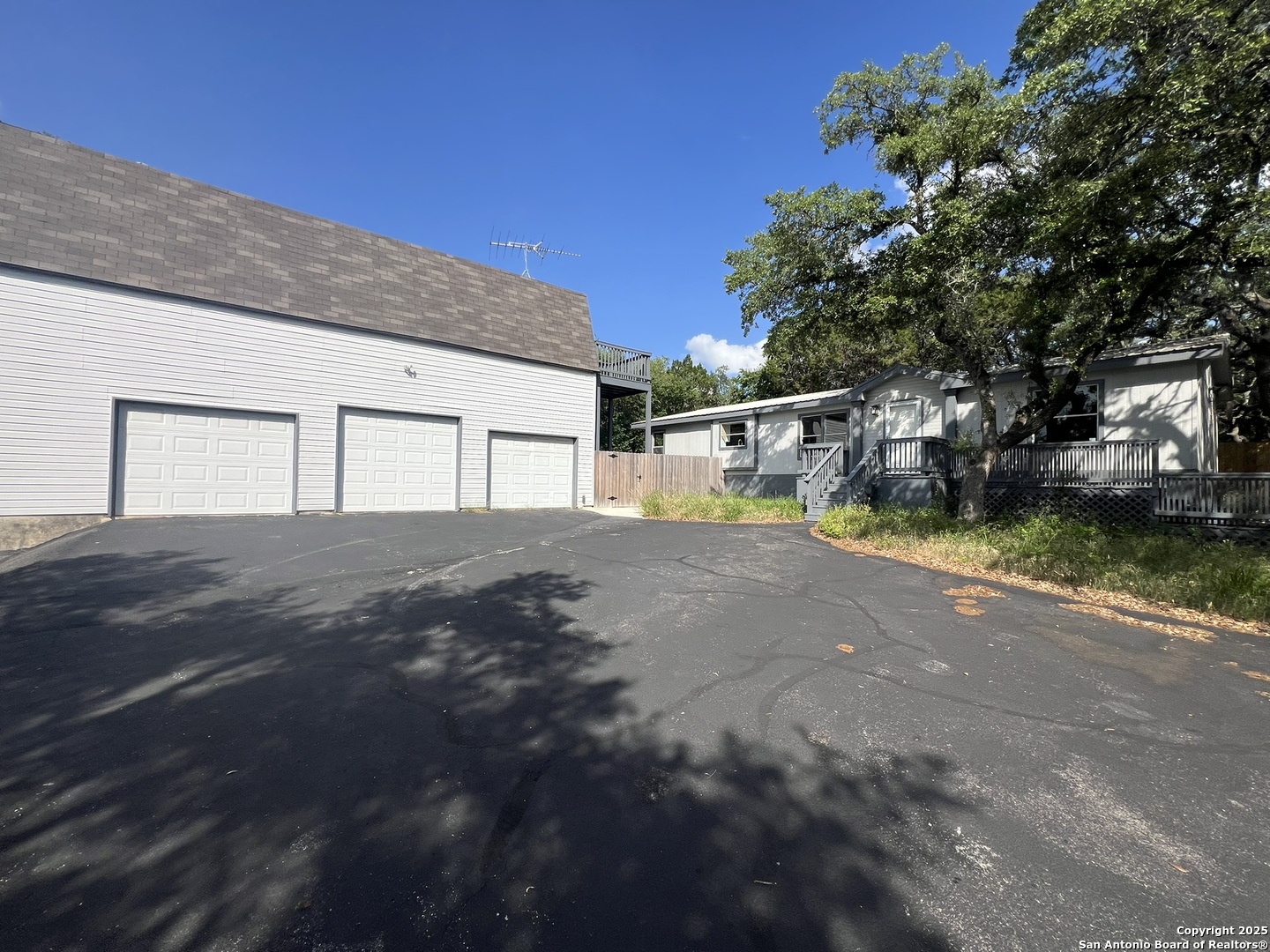 1108 Hillside Oaks