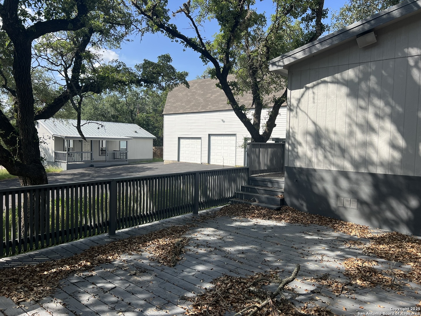 1108 Hillside Oaks