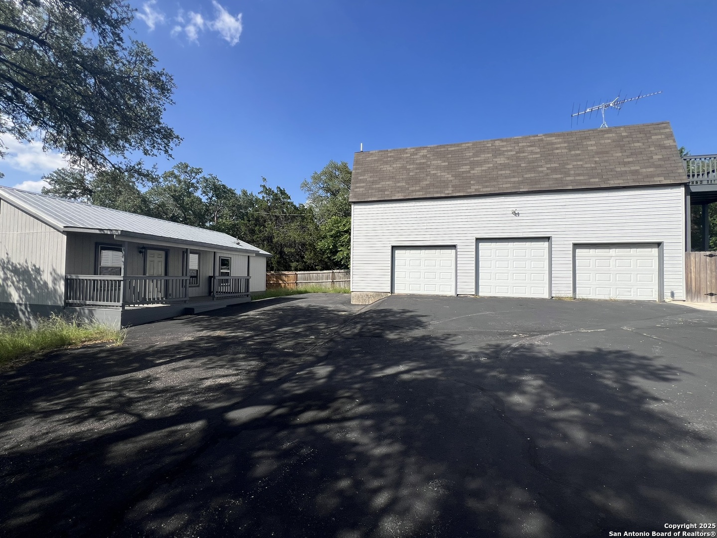 1108 Hillside Oaks