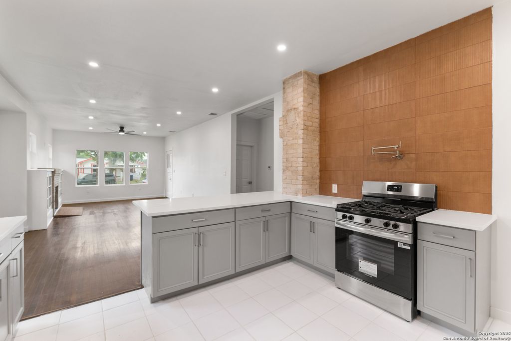 Photo of 1144 Denver, San Antonio, TX 78210 (MLS # 1865572)