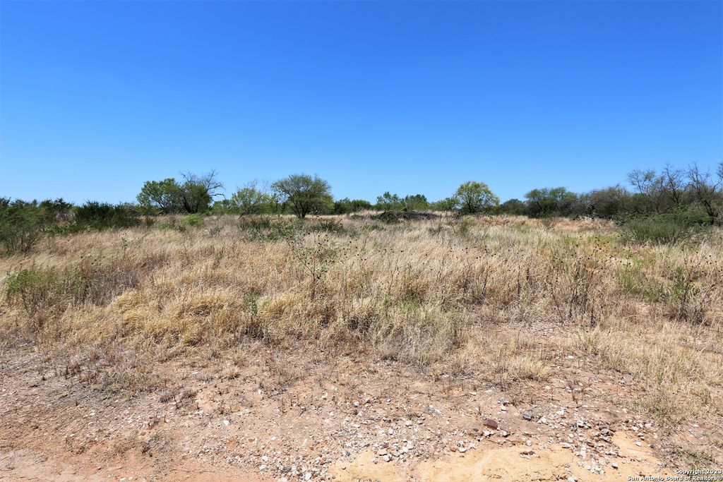 Photo of 109 County Road 2638, Devine, TX 78016 (MLS # 1711095)