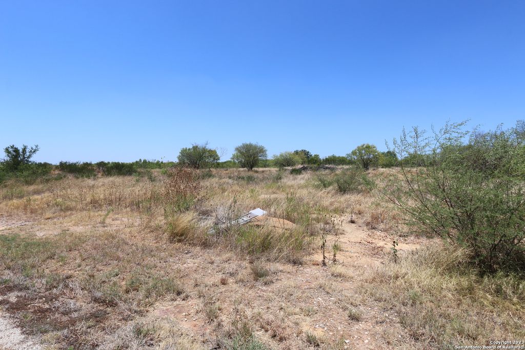 Photo of 109 County Road 2638, Devine, TX 78016 (MLS # 1711095)