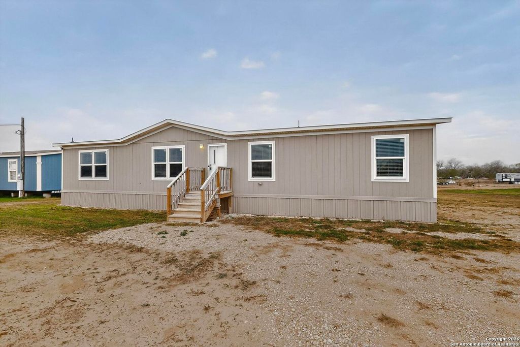 Photo of 312 Maravillas, Pleasanton, TX 78064 (MLS # 1933774)