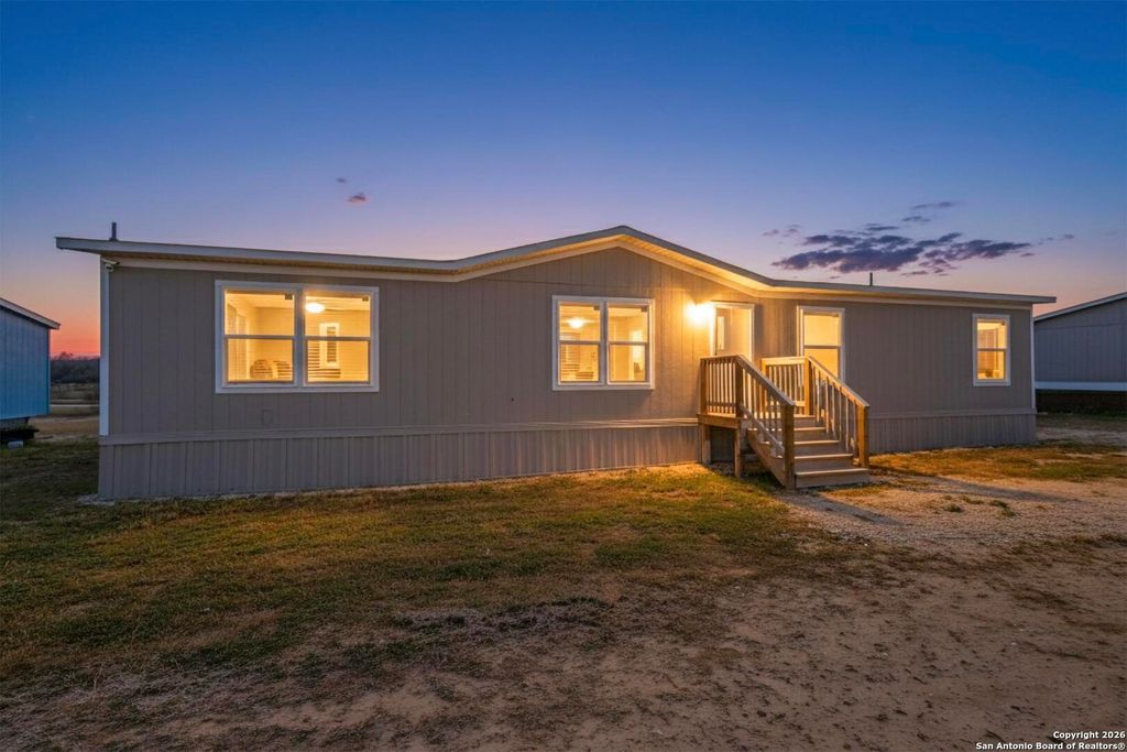 Photo of 312 Maravillas, Pleasanton, TX 78064 (MLS # 1933774)