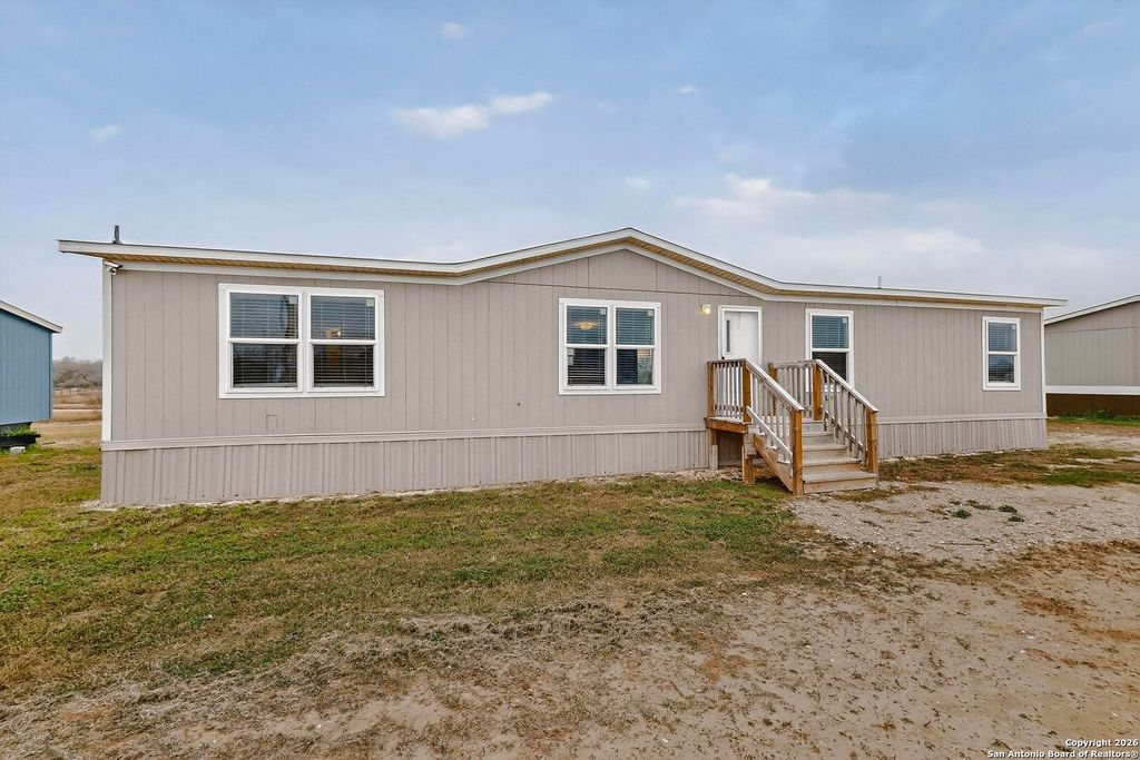 Photo of 312 Maravillas, Pleasanton, TX 78064 (MLS # 1933774)