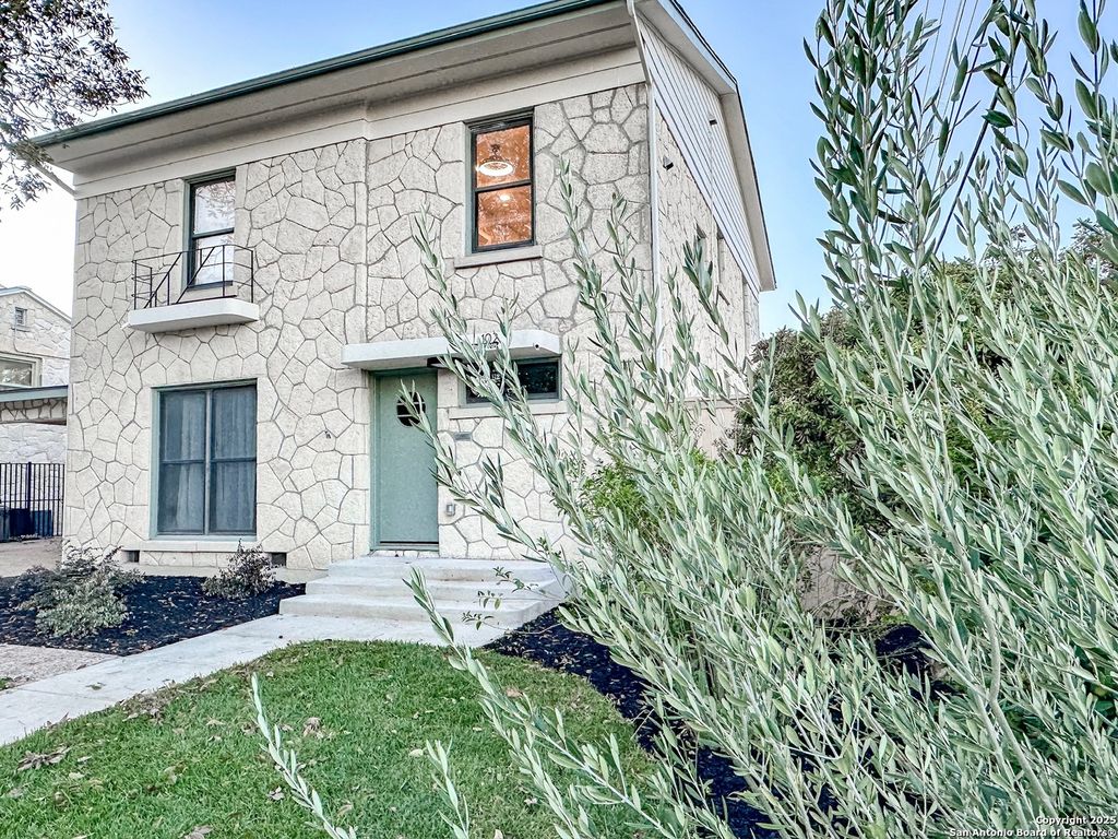 Photo of 102 Luther, Olmos Park, TX 78212 (MLS # 1926312)