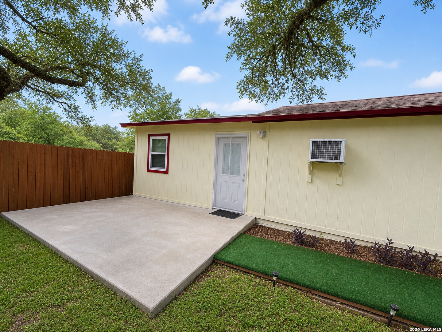 Photo 1 of 7 — 118 N Stonegate 2, Boerne, TX 78006