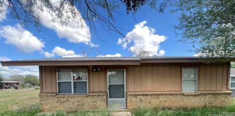 A home in Carrizo Springs