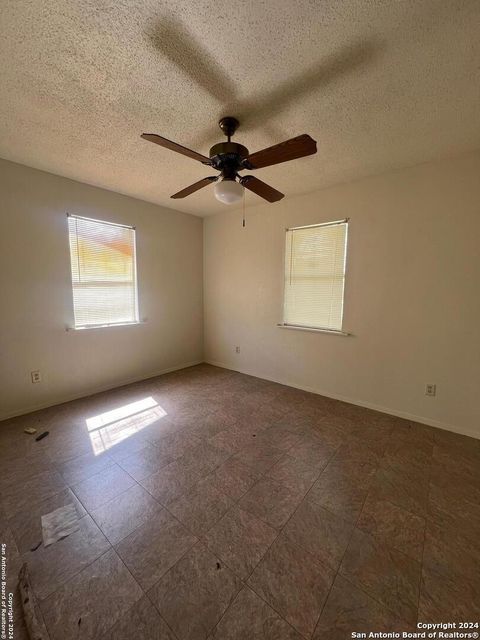 A home in Carrizo Springs