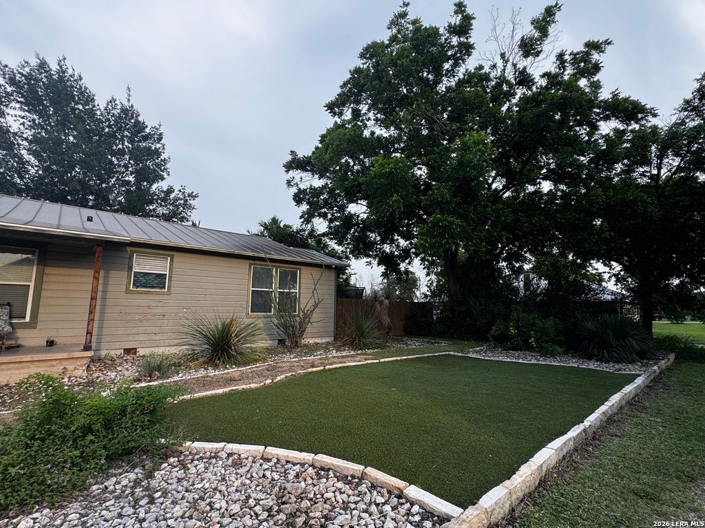 Photo of 401 S JAMISON DR, Devine, TX 78016 (MLS # 1967990)