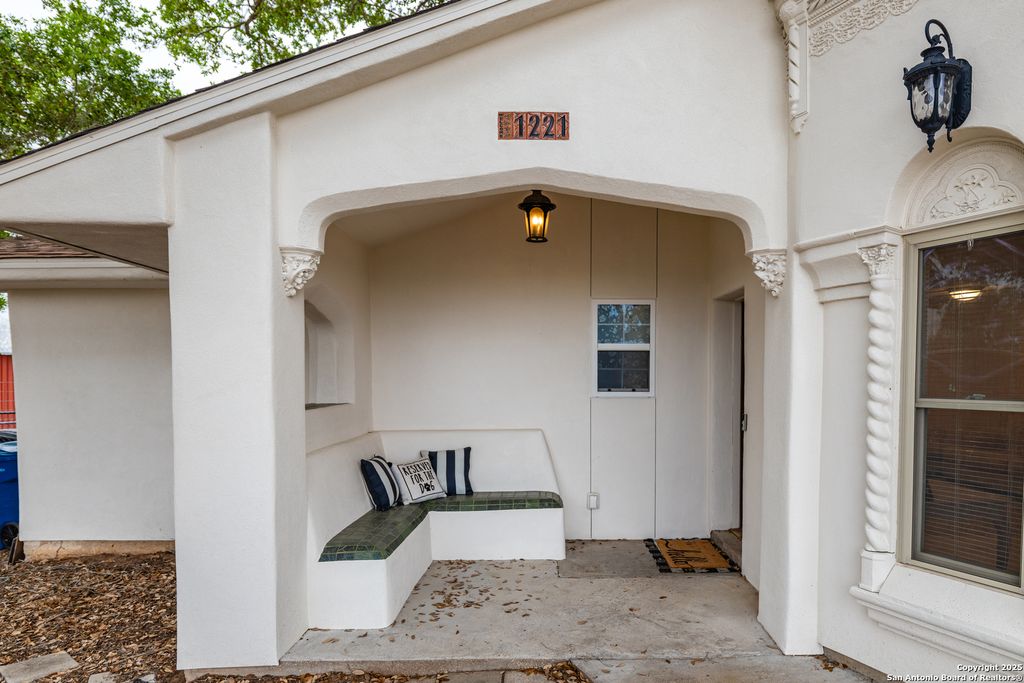 Photo of 1221 Encino, Pleasanton, TX 78064 (MLS # 1860238)