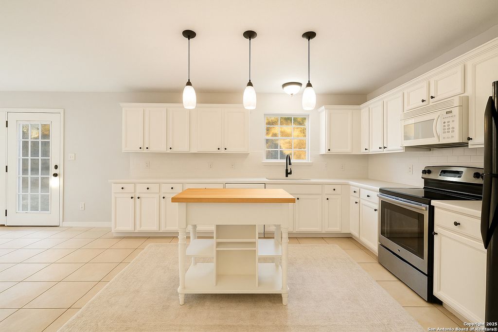 Photo of 2630 ROCKY RIDGE LOOP, Canyon Lake, TX 78133 (MLS # 1886497)