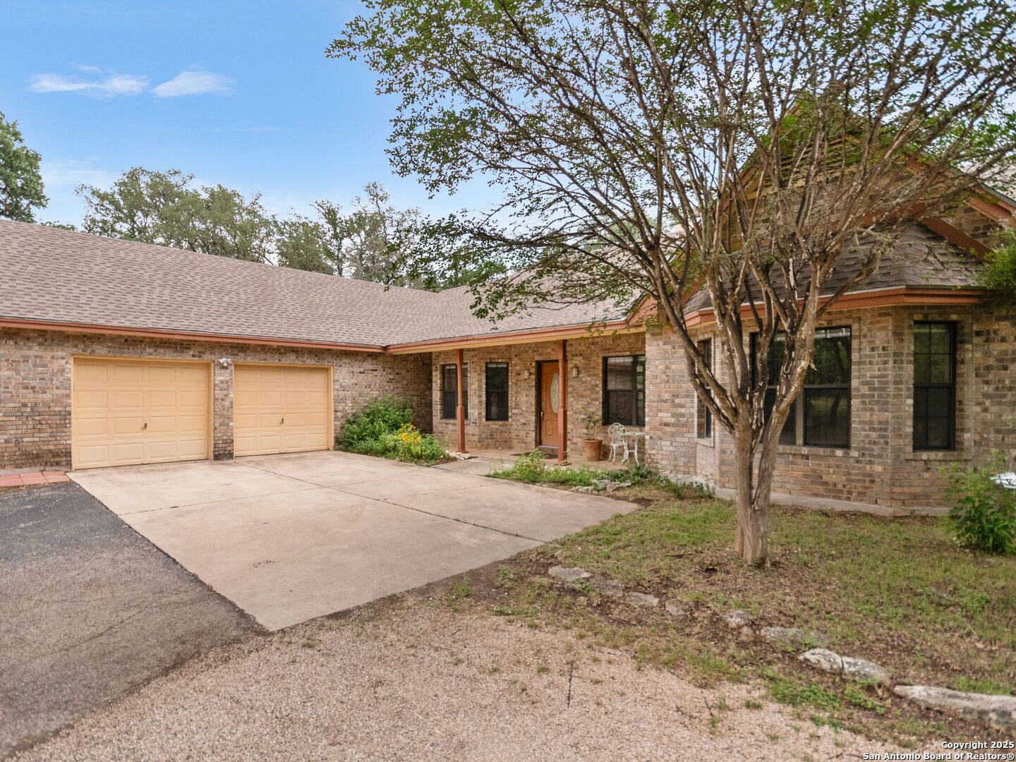405 Sandy Oaks