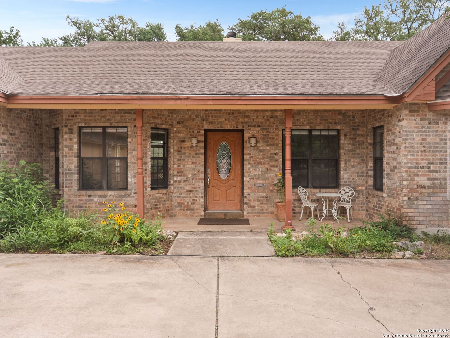 405 Sandy Oaks
