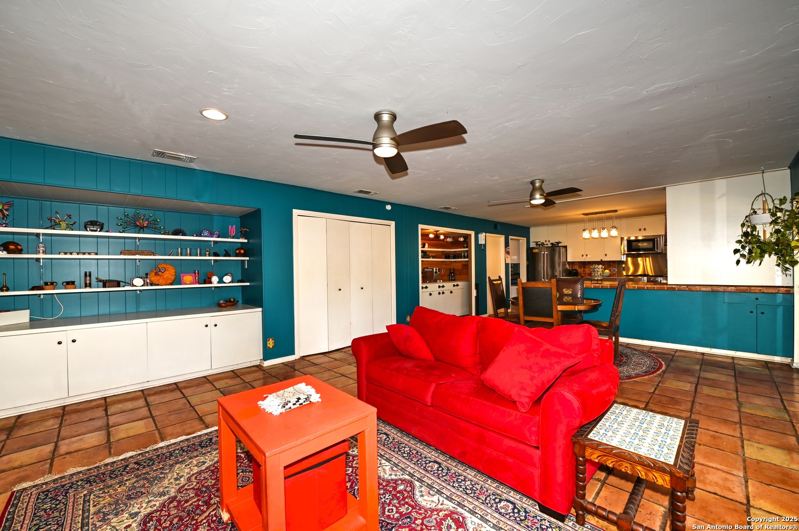 1211 Mount Riga
