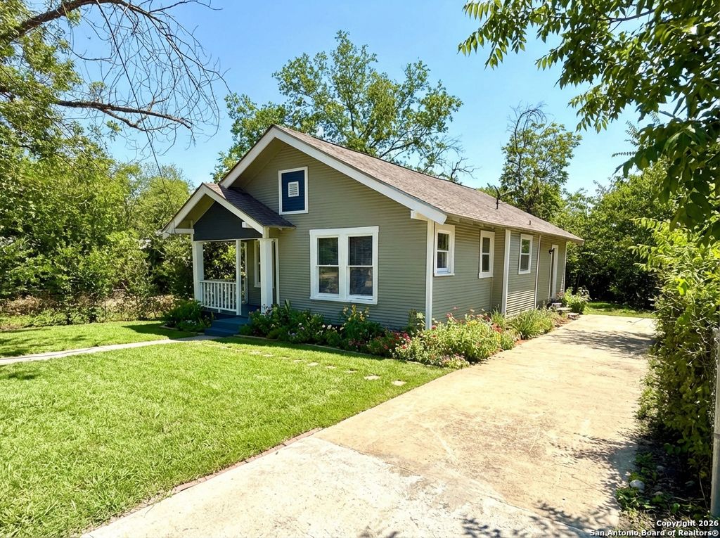 Photo of 1834 Center St, San Antonio, TX 78202 (MLS # 1938565)