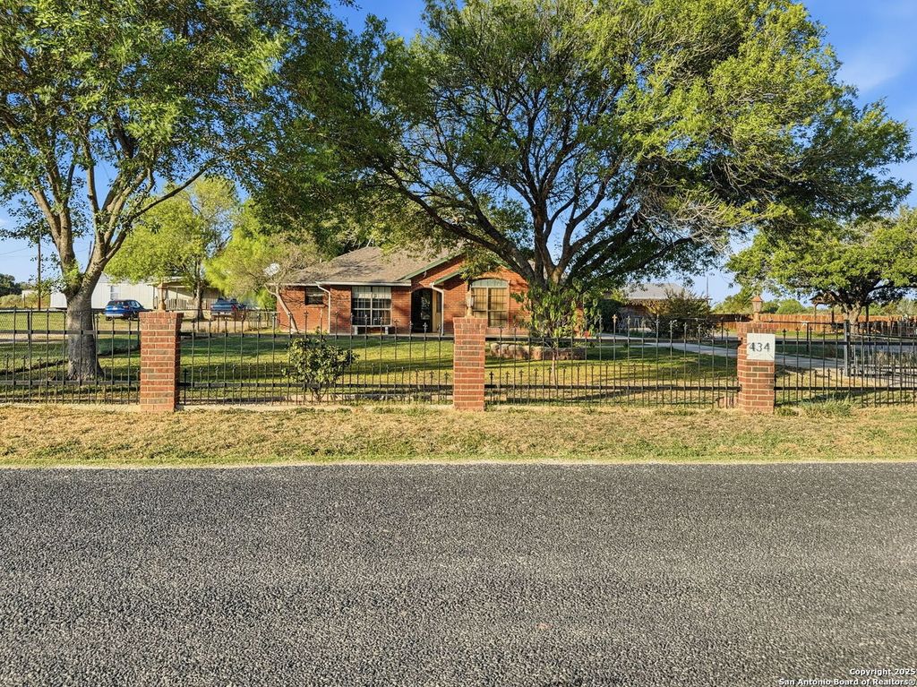 Photo of 434 County Road 6610, Devine, TX 78016 (MLS # 1924321)
