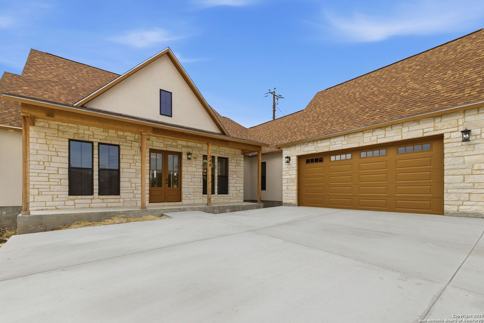 Search 348 Valley Oak