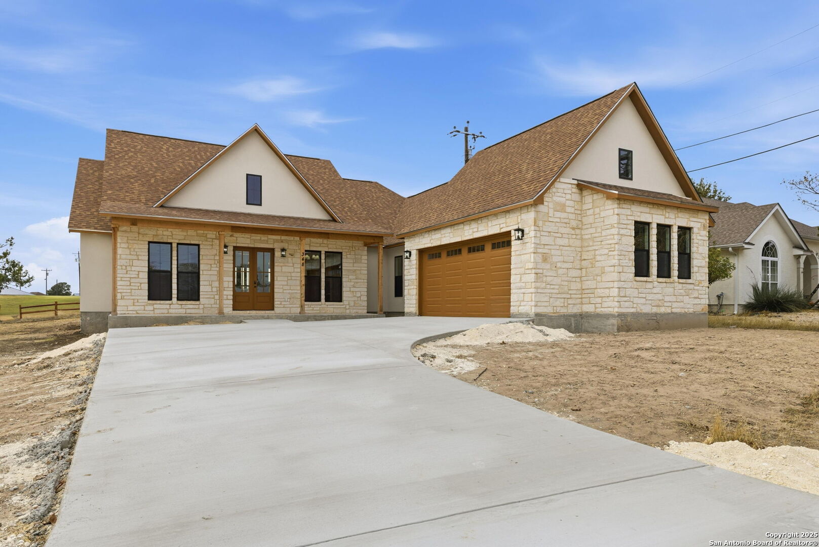 Search 348 Valley Oak