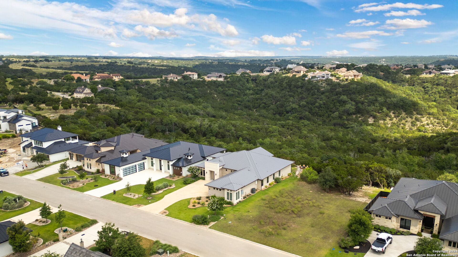 34 Mariposa PKWY E