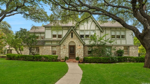 Property photo of 137 Park Dr, Olmos Park, TX 78212