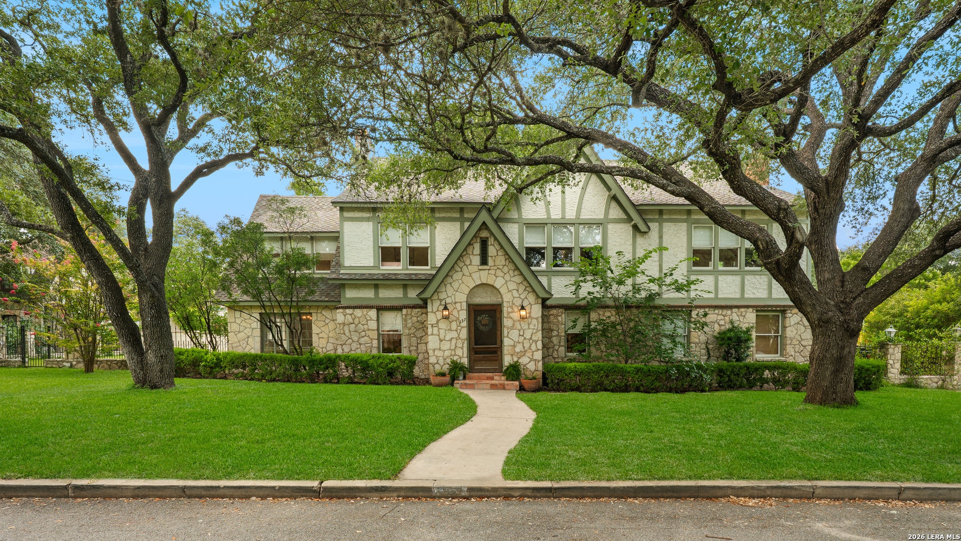 137 PARK DR