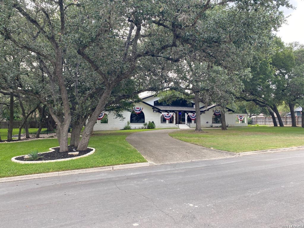 Photo of 29616 No Le Hace Drive, Fair Oaks Ranch, TX 78015 (MLS # 2007064)