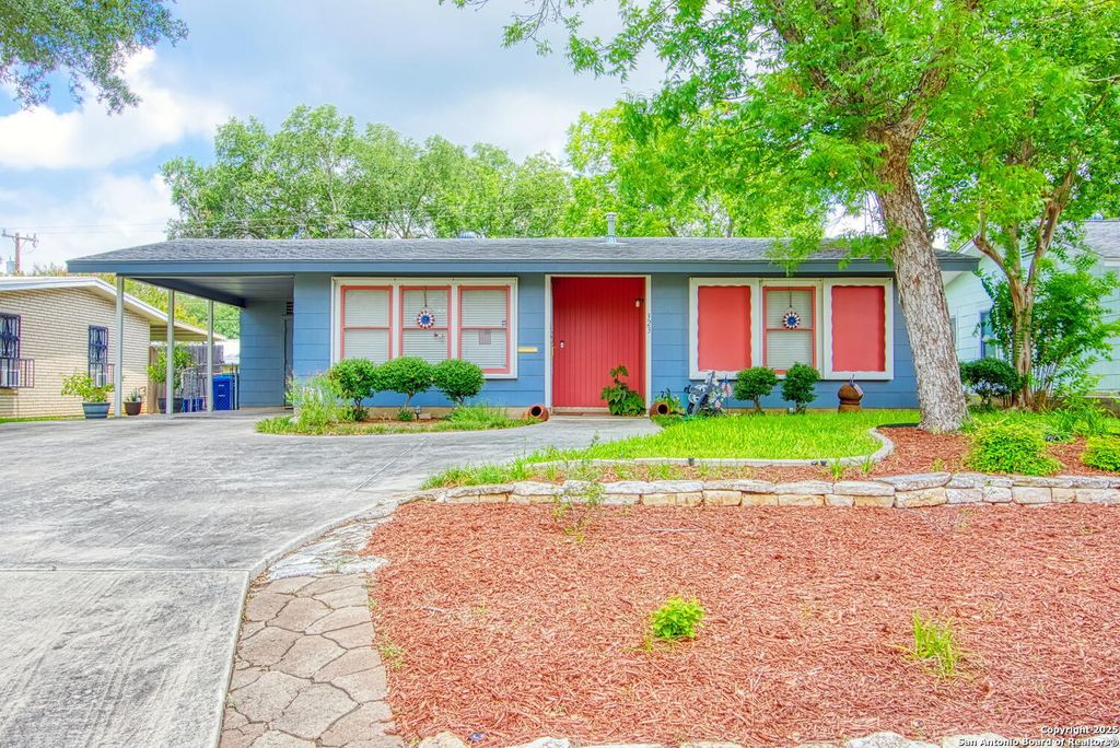 Photo of 323 HATCHER AVE, San Antonio, TX 78223 (MLS # 1960619)