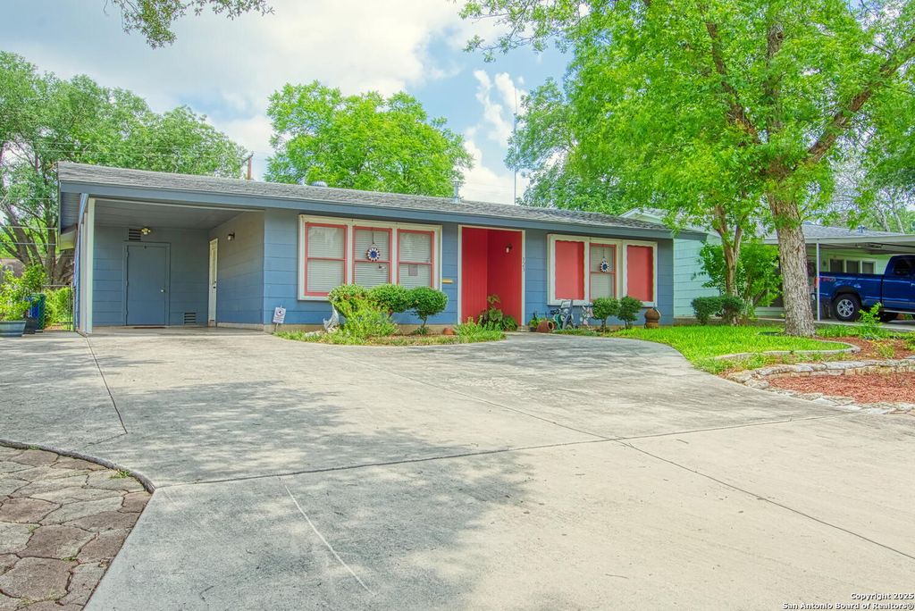 Photo of 323 HATCHER AVE, San Antonio, TX 78223 (MLS # 1960619)