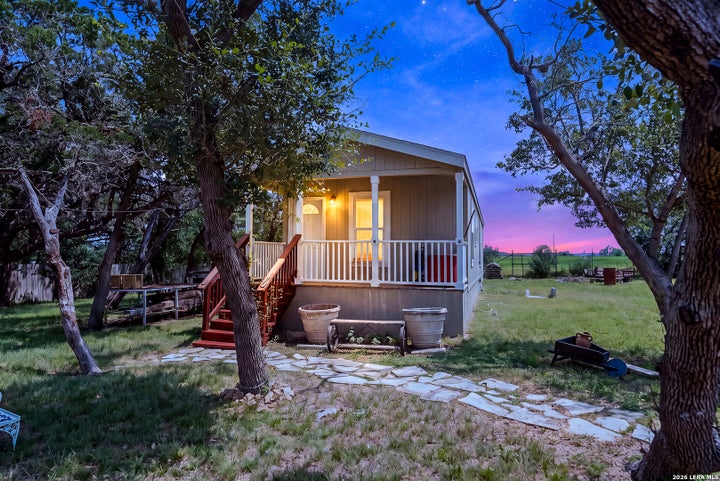 Photo 1 of 32 — 1448 PRIVATE ROAD 1518, Bandera, TX 78003