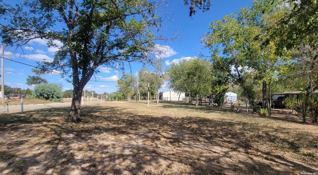Photo of 304 E Hunt St, Pleasanton, TX 78064 (MLS # 1940249)