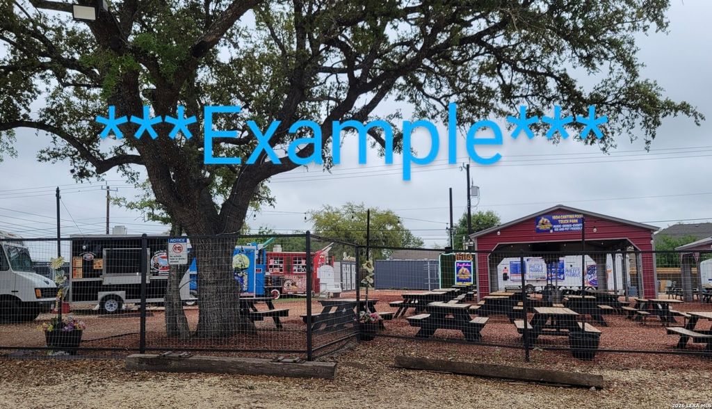 Photo of 304 E Hunt St, Pleasanton, TX 78064 (MLS # 1940249)