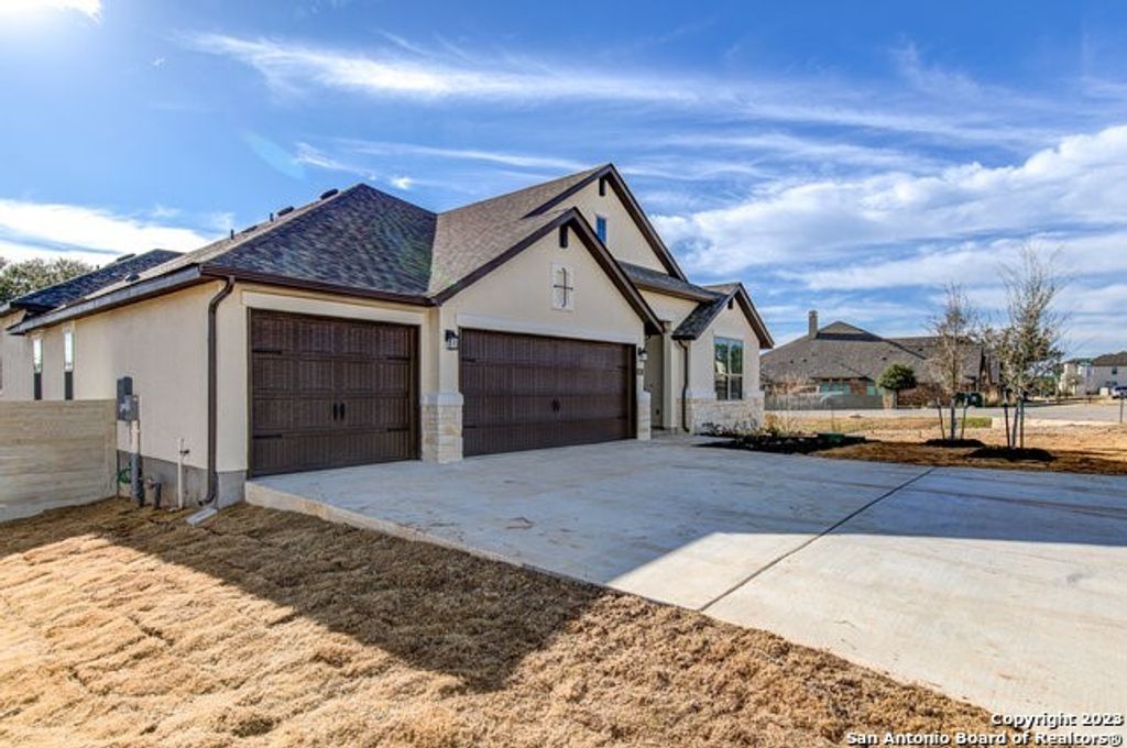 Photo of 593 VALE CT, New Braunfels, TX 78132 (MLS # 1914848)