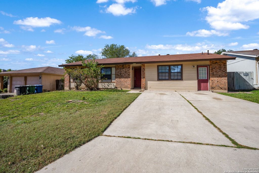 Photo of 5919 Hidden Mist, San Antonio, TX 78250 (MLS # 1919655)