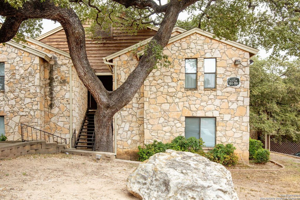 Photo of 11520 HUEBNER RD 102 #102, San Antonio, TX 78230 (MLS # 1936868)