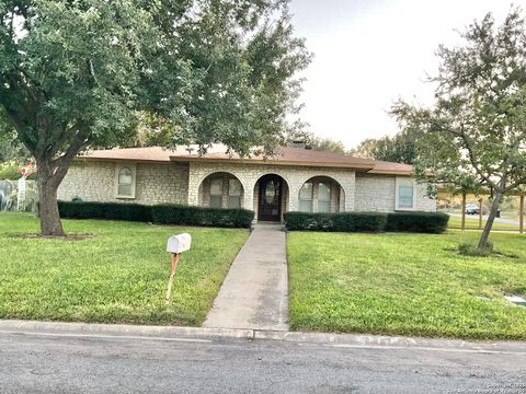 206 HARRALTON CIRCLE Devine TX 78016