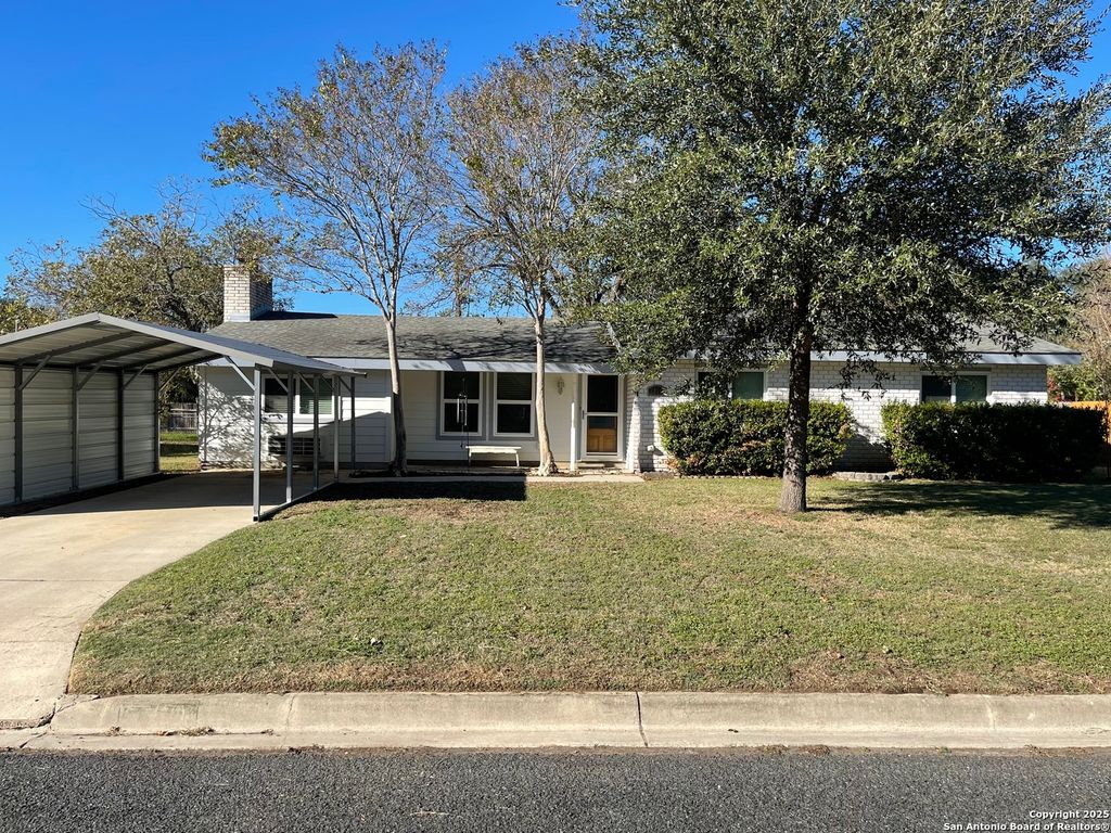 Photo of 1710 Rosewood, Seguin, TX 78155 (MLS # 1927505)