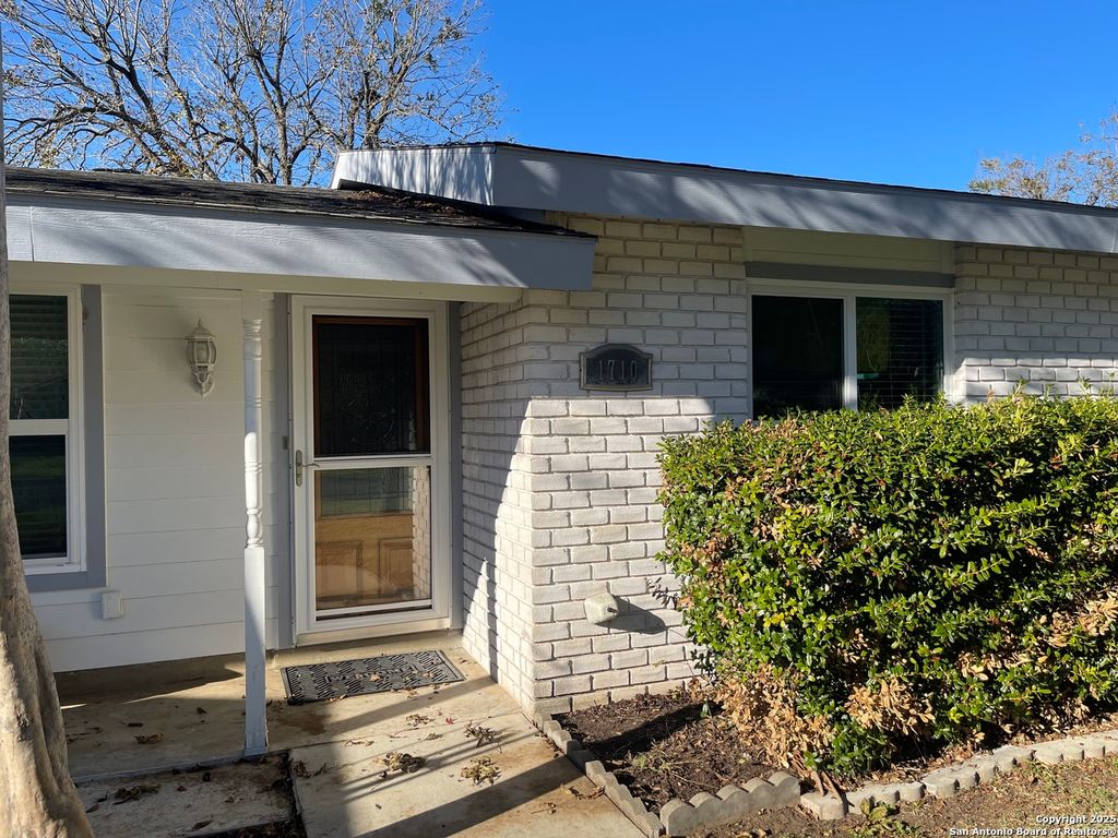 Photo of 1710 Rosewood, Seguin, TX 78155 (MLS # 1927505)