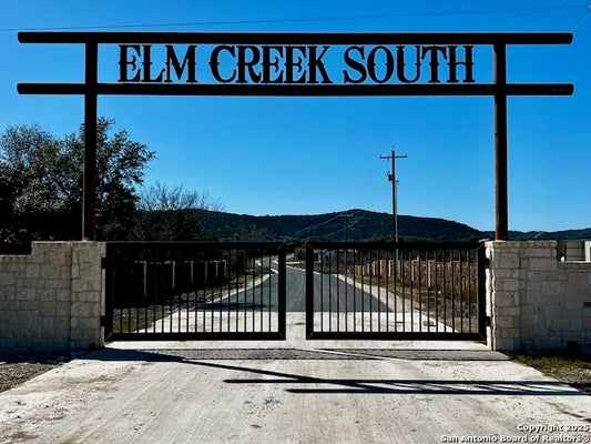 250 REDBUD RD, CONCAN, TX 78838 - Image dcfa282bee2526b9da5d657469729f6d/2196690955