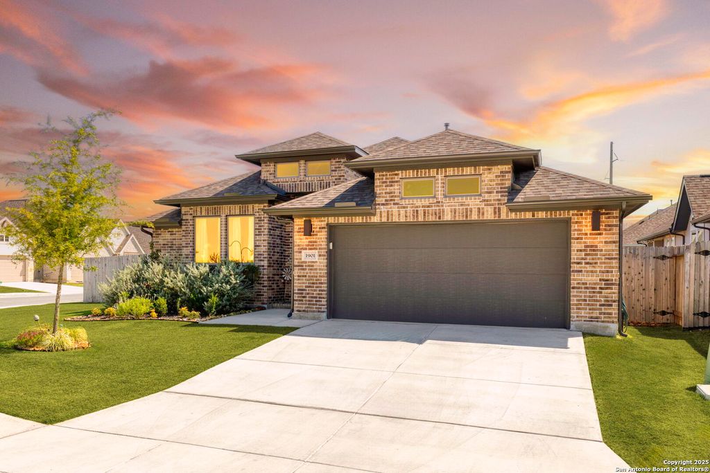 Photo of 1901 Creekview, Seguin, TX 78155 (MLS # 1908388)