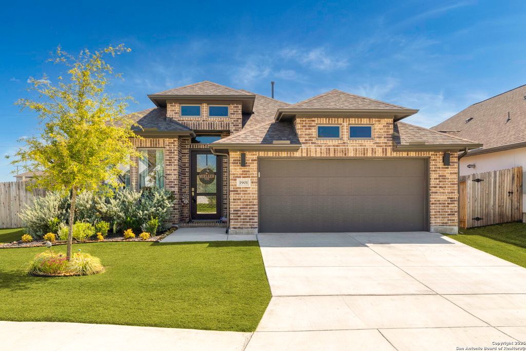 Photo of 1901 Creekview, Seguin, TX 78155 (MLS # 1908388)