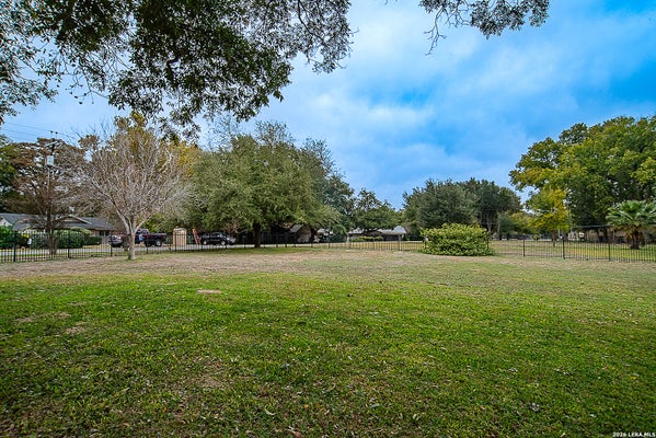 123 ROYAL GEORGE CIR, MC QUEENEY, TX 78123 - Image dd35d033800b4d8eb0ddd6b45ea2c1ea/3609570239