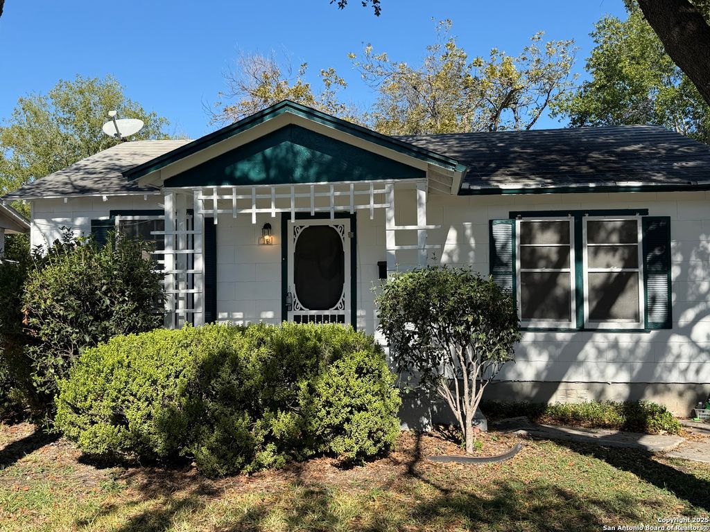 Photo of 419 Walton, San Antonio, TX 78225 (MLS # 1925135)