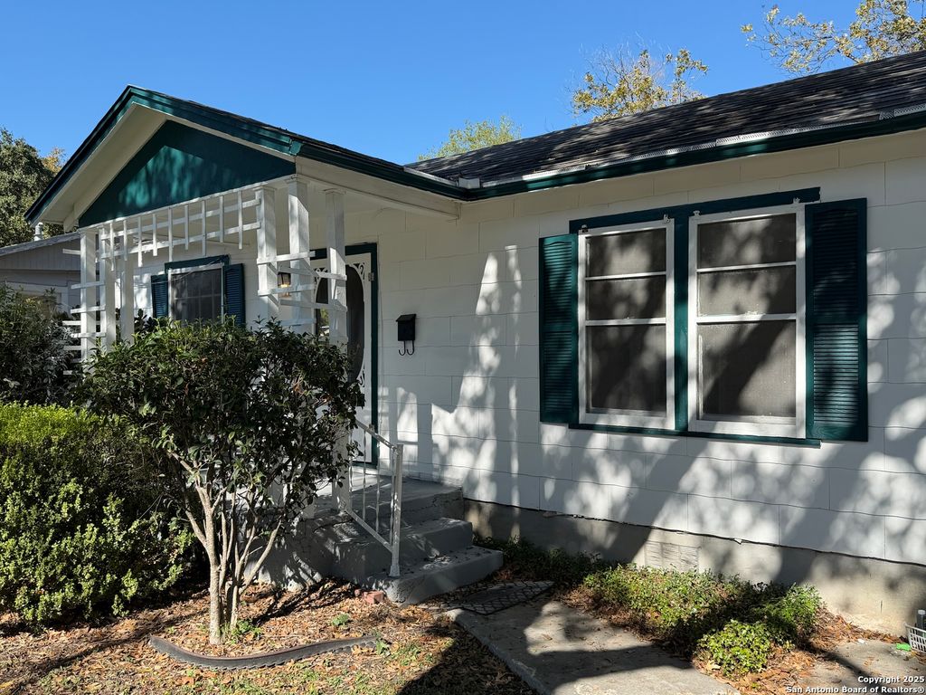 Photo of 419 Walton, San Antonio, TX 78225 (MLS # 1925135)