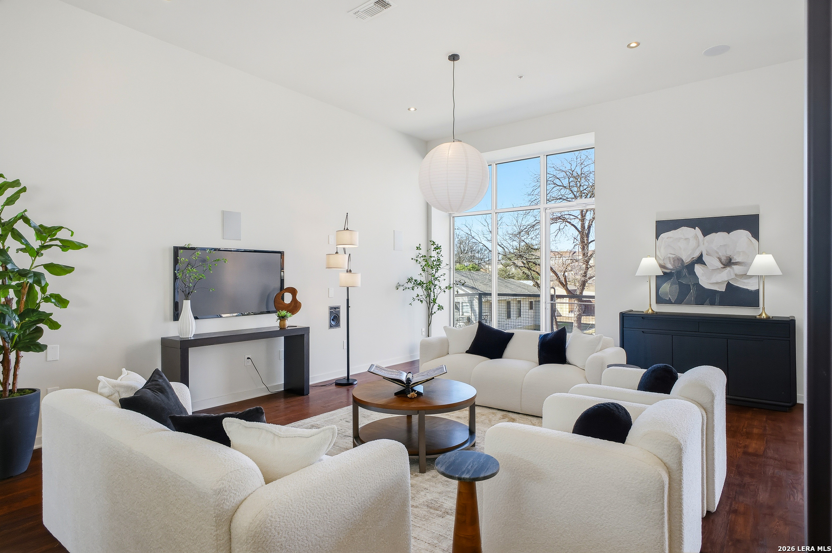 1136 E Quincy 1136