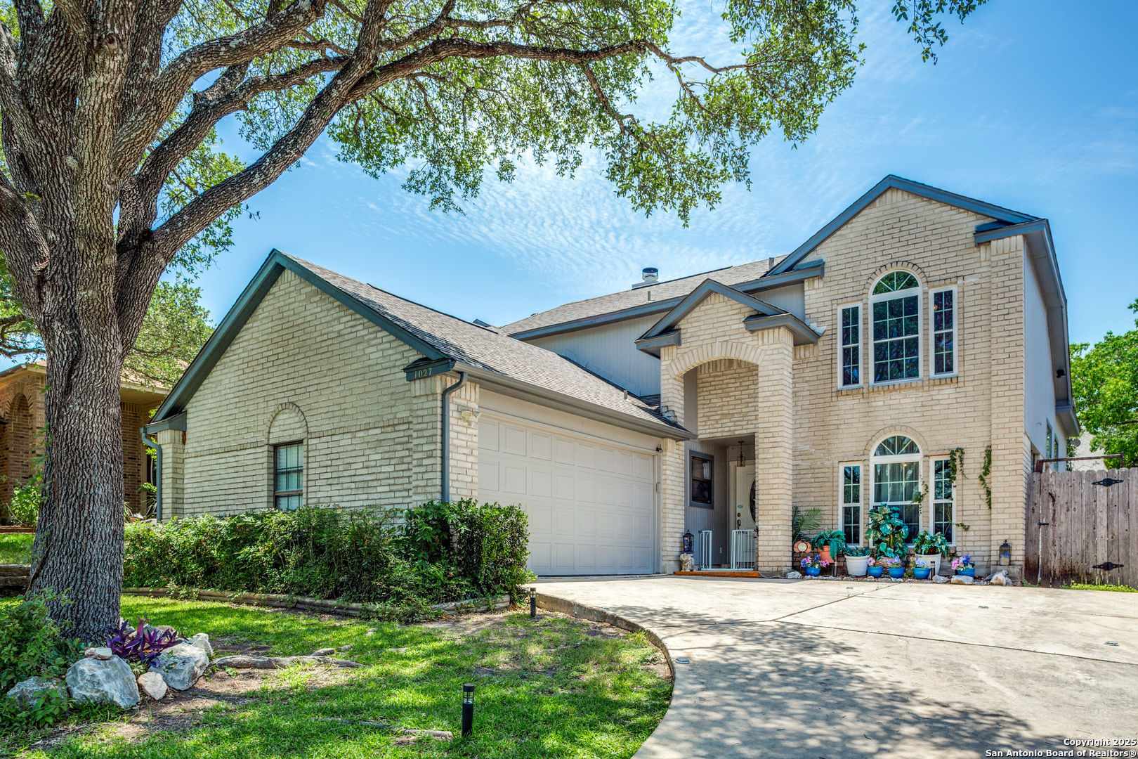 1027 Hedgestone